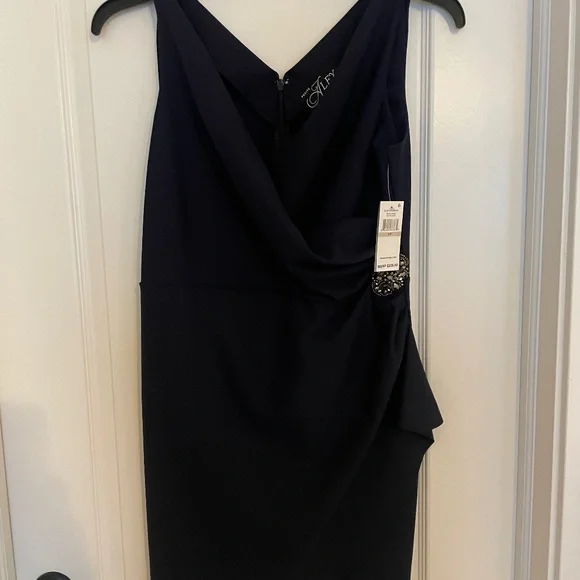 green emerald velvet dress NWT Alex Evenings Women's Slimming Short Ruched Dress with Ruffle main image 1